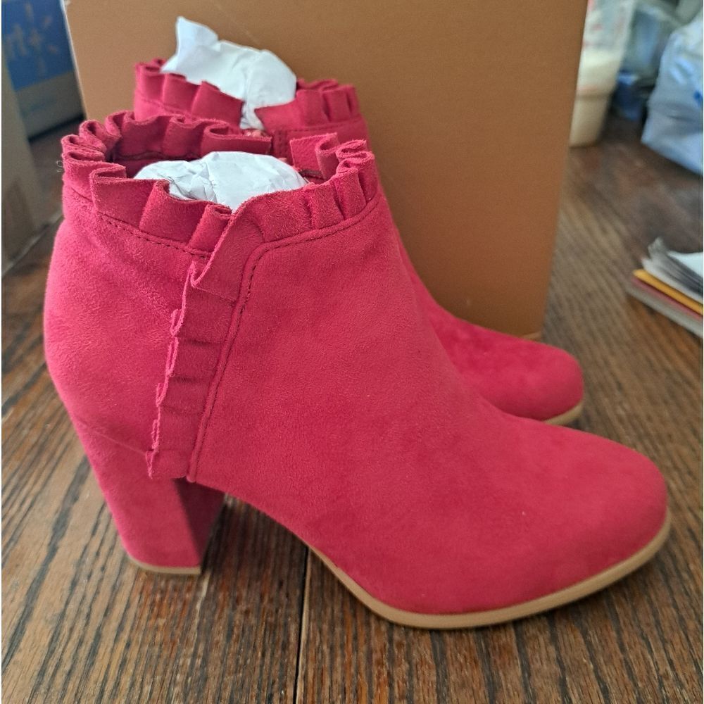 9 Perphy Red Microsuede Block Heel Ruffle Top Ankle Boots Booties - Picture 7 of 8